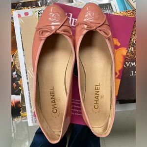 CHANEL patent leather pink nude ballerina flats size 39.5. Excellent condition!